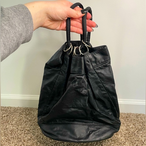 Kenneth Cole Reaction Handbags - Vintage Leather Kenneth Cole Backpack Bag 🖤